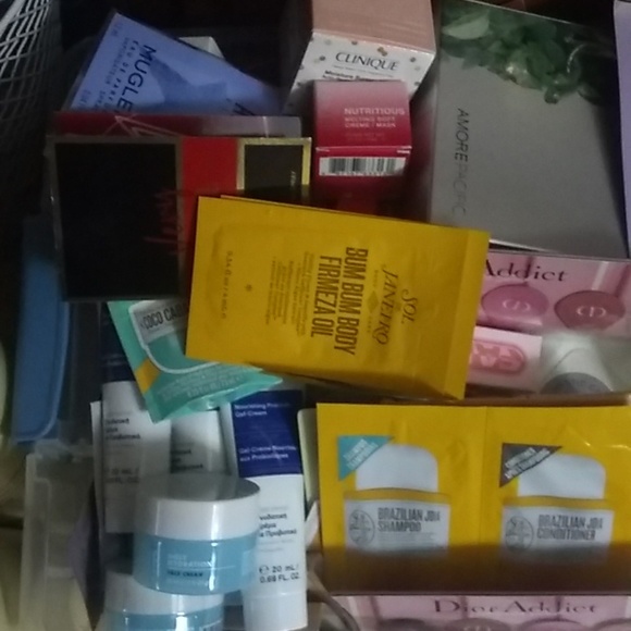 🆕 High end Make up/ Skincare mystery box - Picture 3 of 16